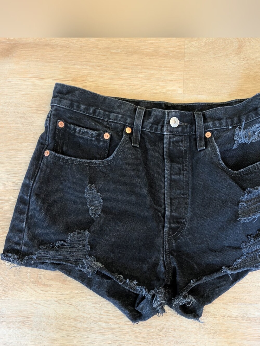 Levis Distressed Women’s Black Denim Jeans